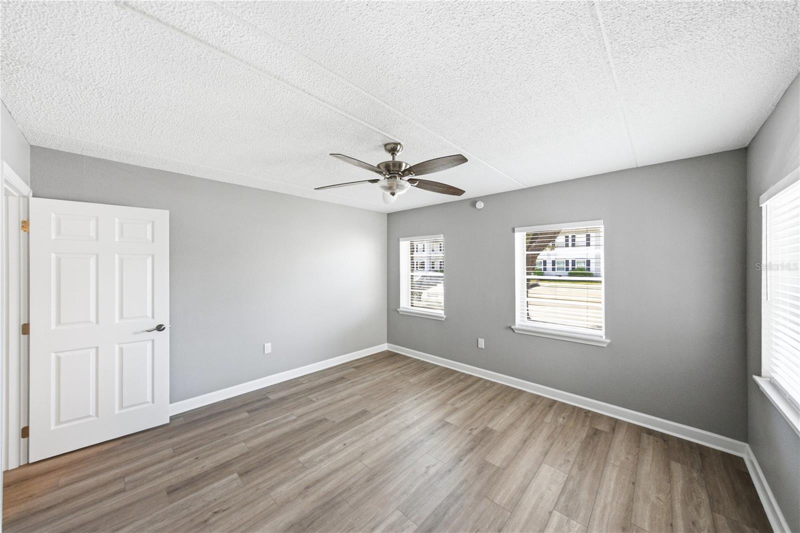 1170 RUE DES CHATEAUX #1A — photo 25