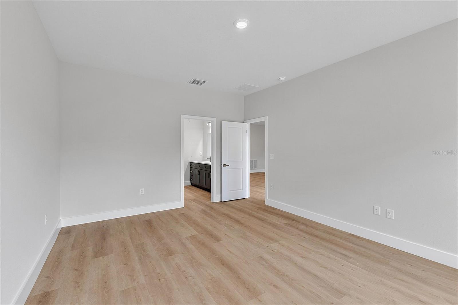 8274 MOSSBORGER AVE — photo 34