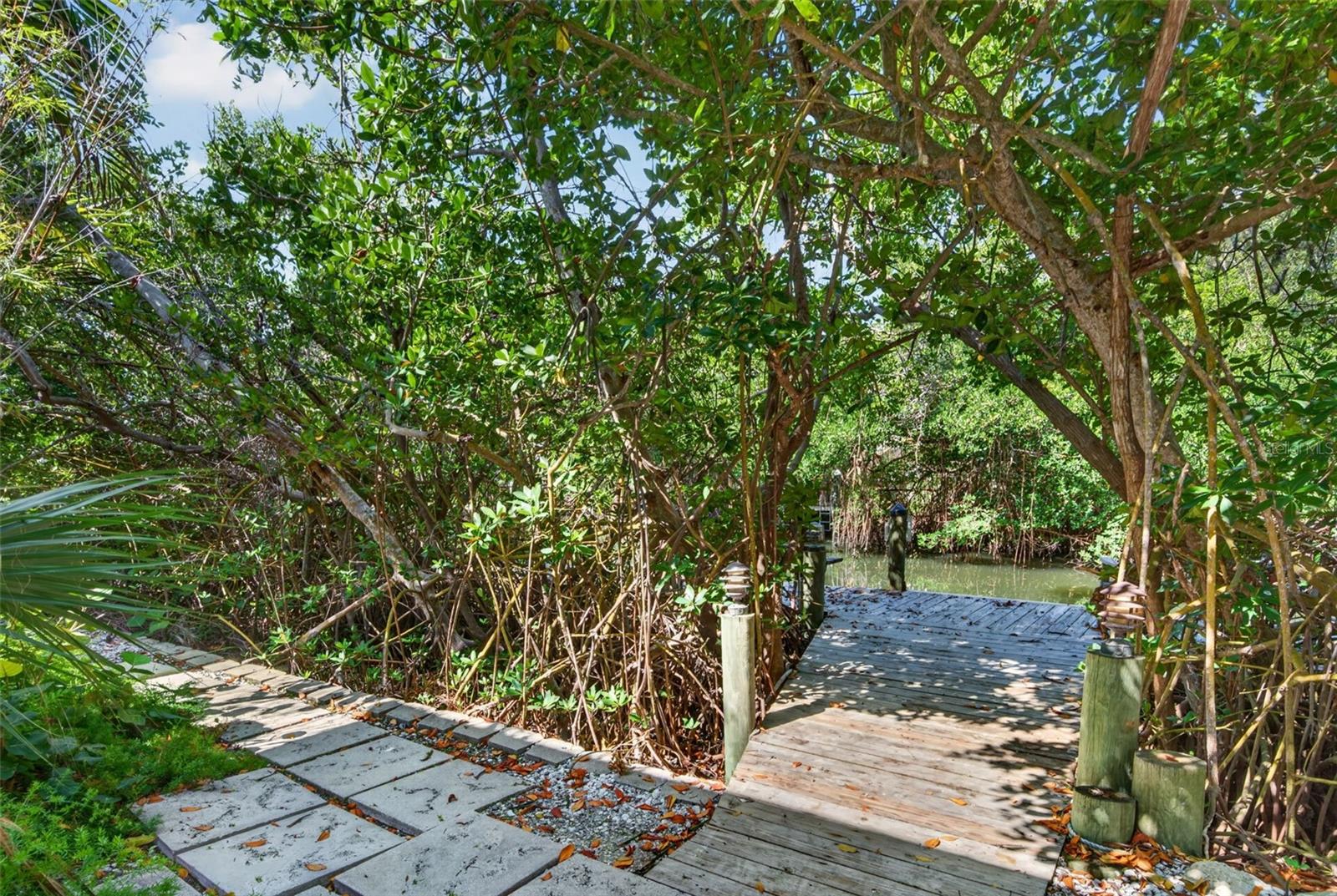 677 LANDS END DR — photo 30