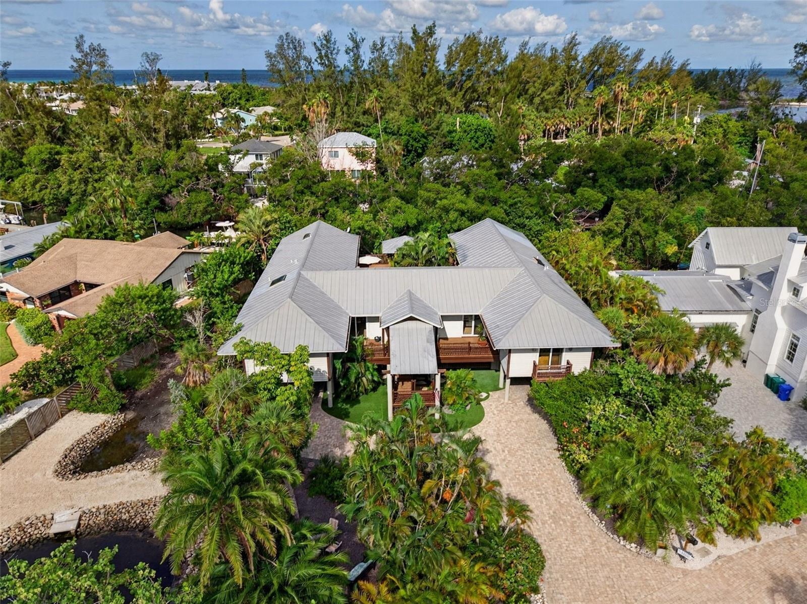 677 LANDS END DR — photo 4