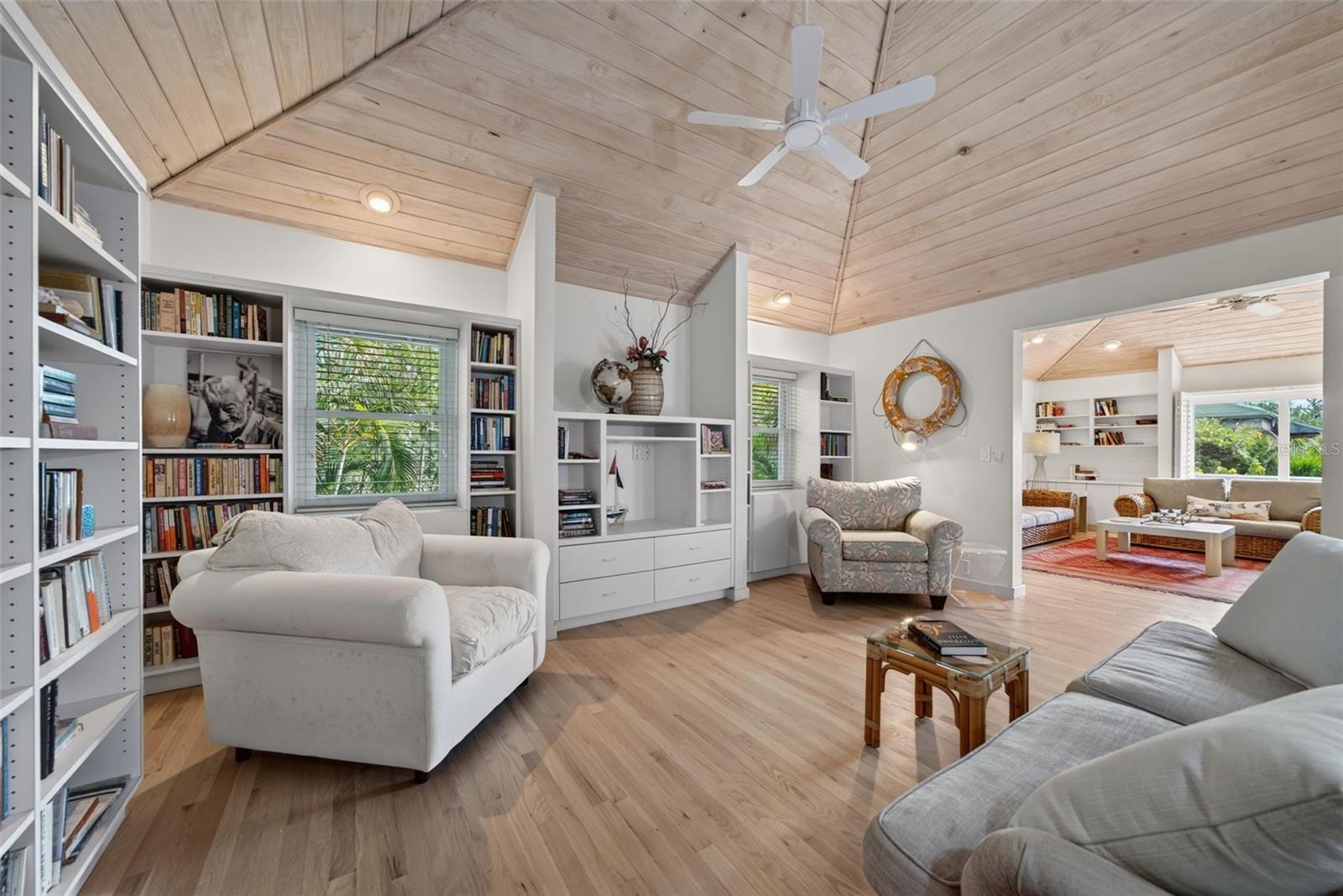 677 LANDS END DR — photo 15