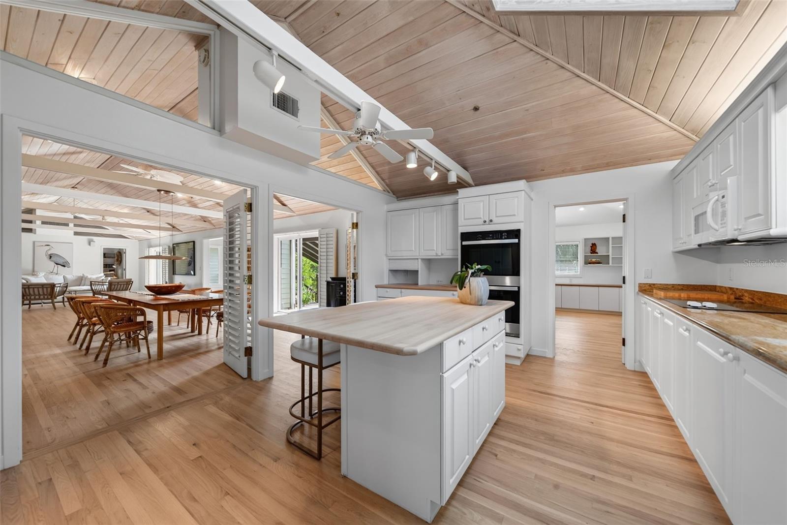 677 LANDS END DR — photo 11