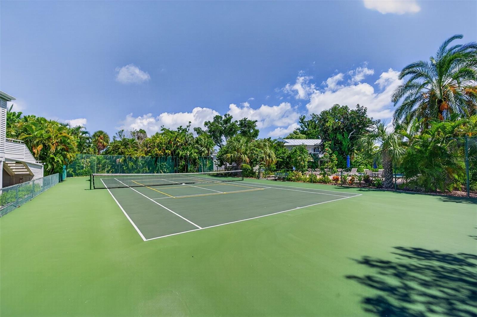 677 LANDS END DR — photo 33
