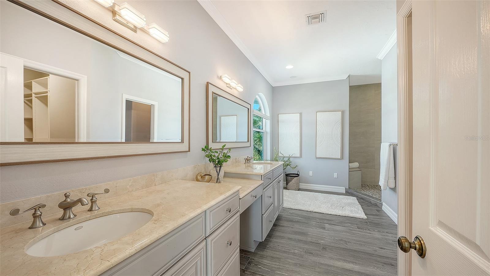 560 CHIPPING LN — photo 18