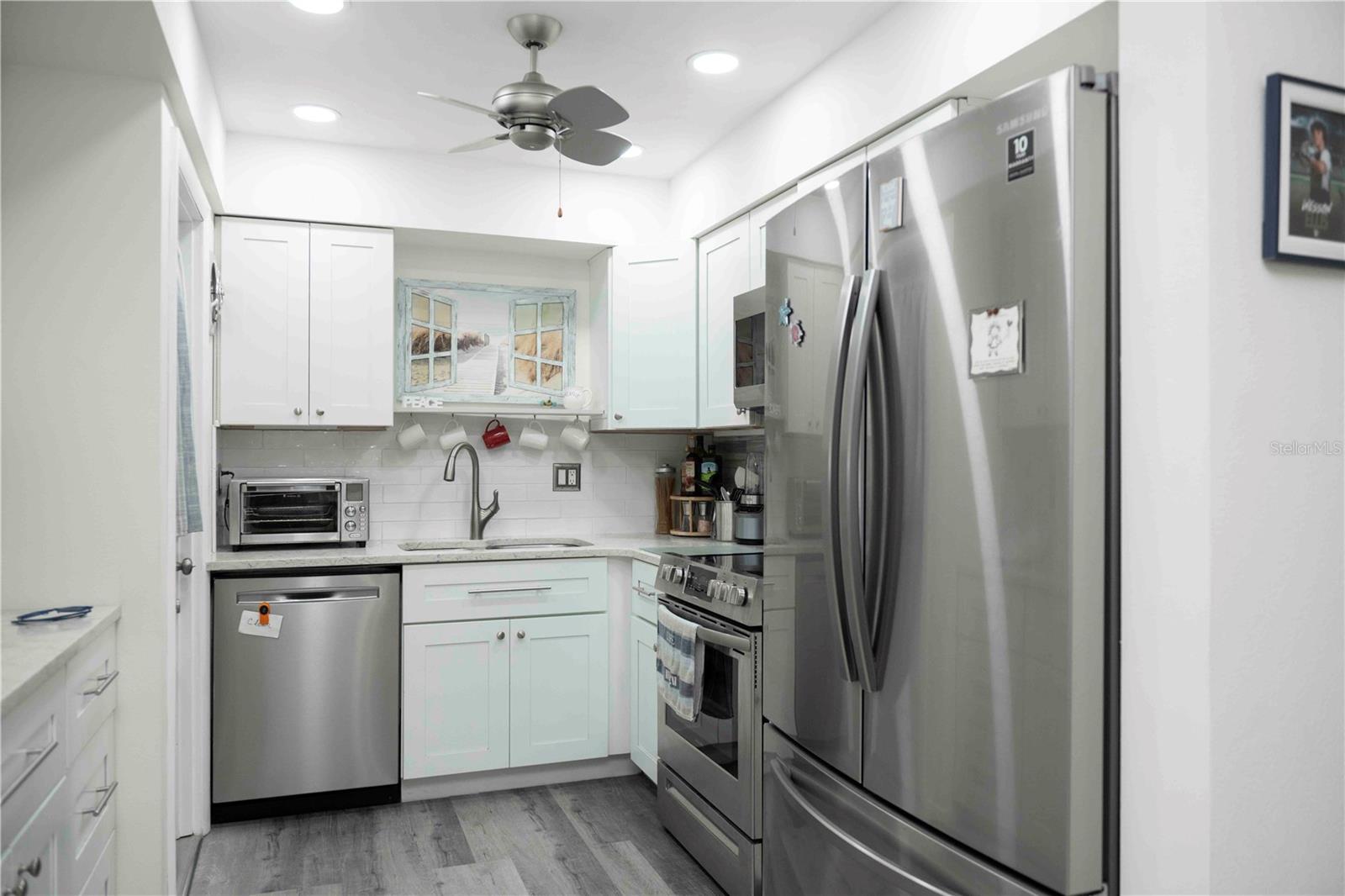 6061 CORAL WAY — photo 9