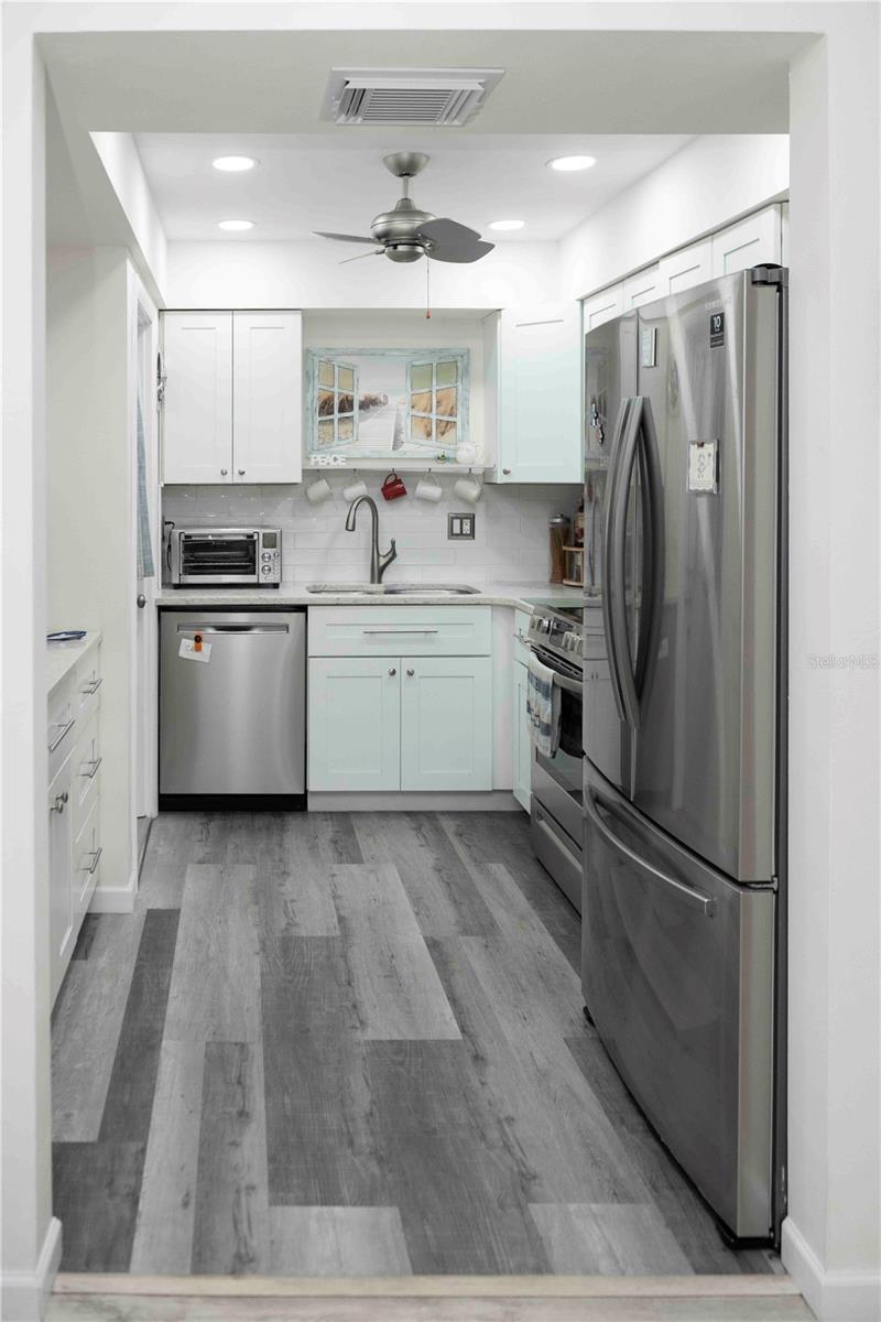 6061 CORAL WAY — photo 8