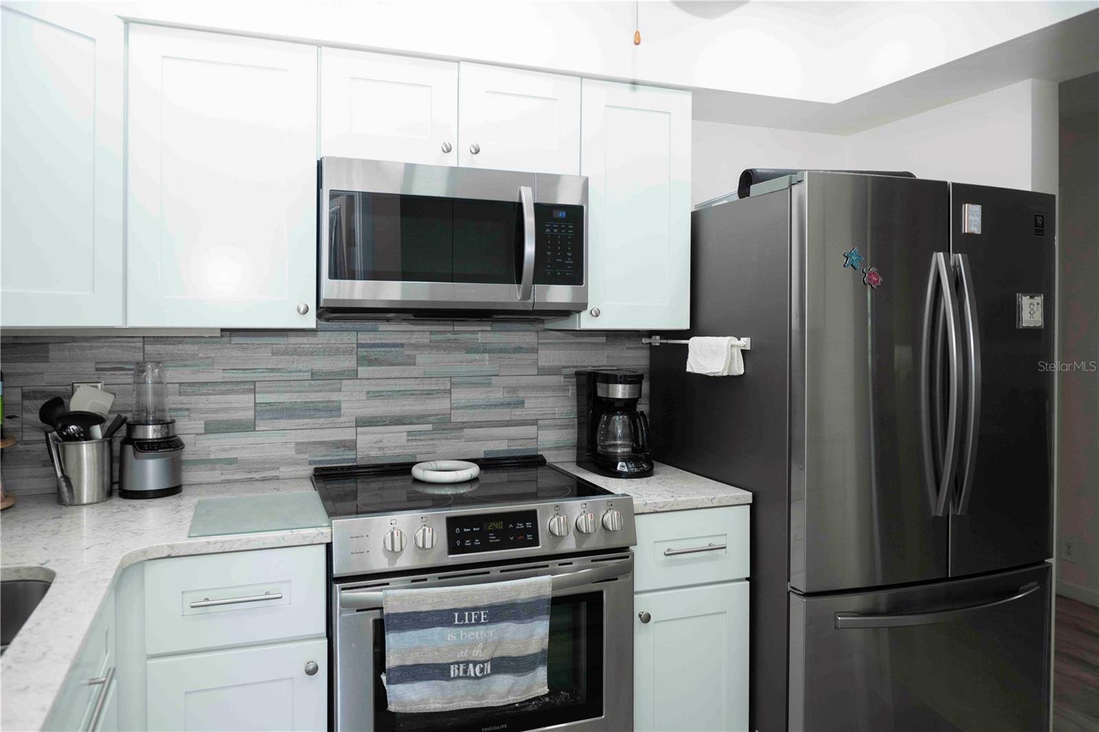 6061 CORAL WAY — photo 7