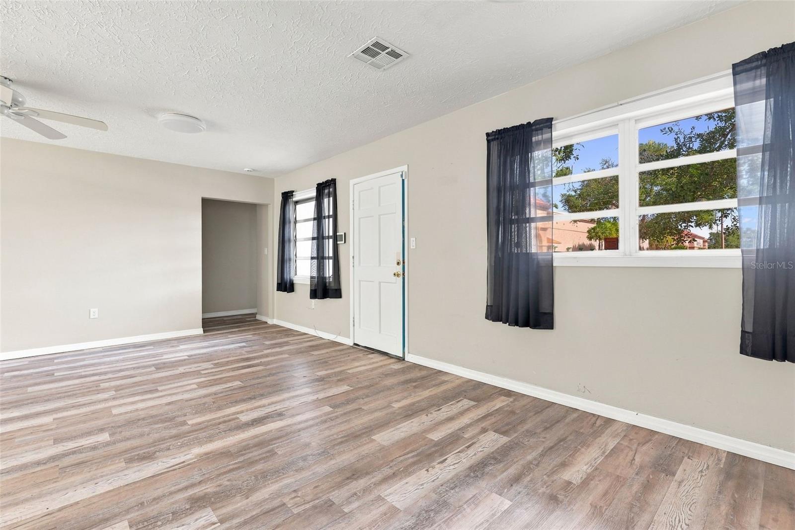 1840 GLENGARY ST — photo 14