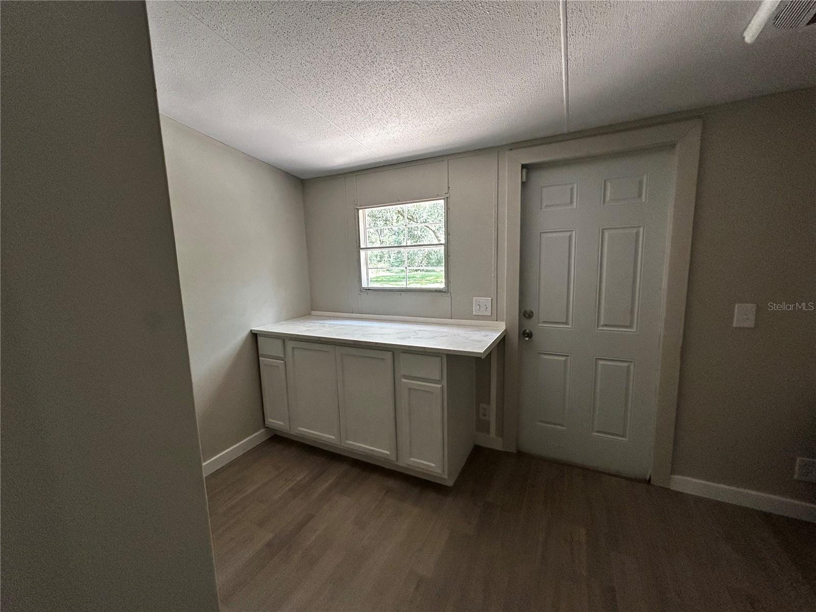 40838 SUTORUS RD — photo 10