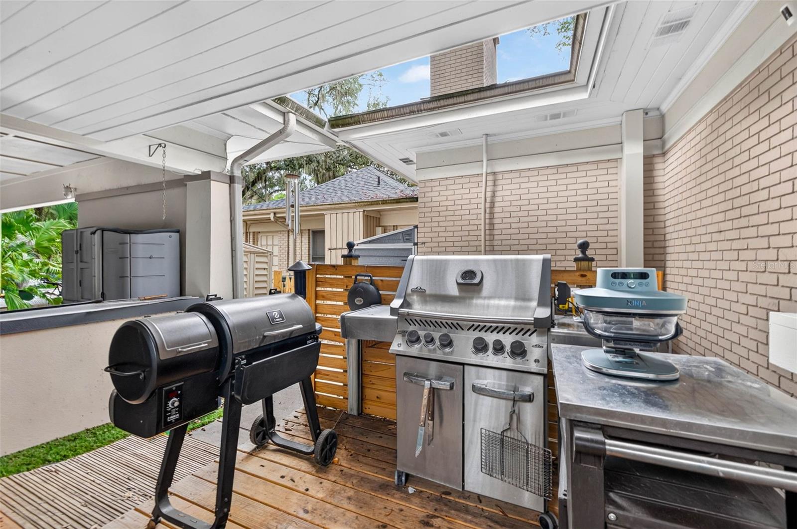 602 S RIVERHILLS DR — photo 33