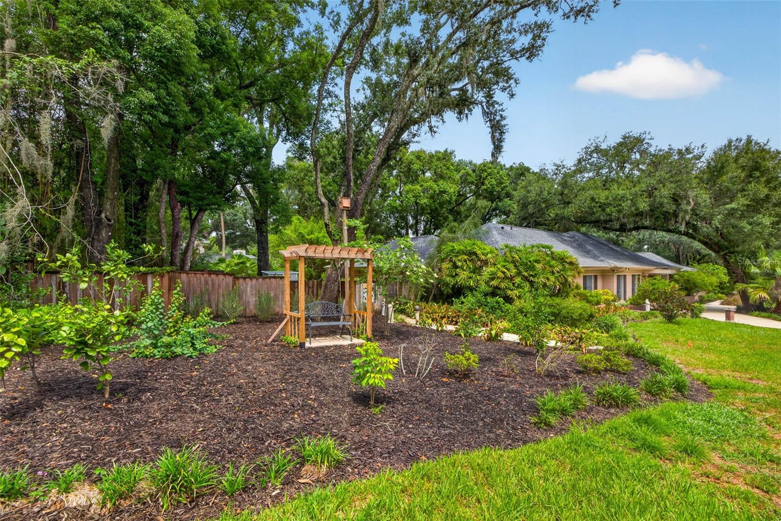602 S RIVERHILLS DR — photo 5