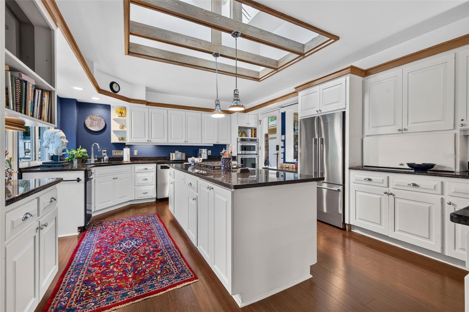 602 S RIVERHILLS DR — photo 21