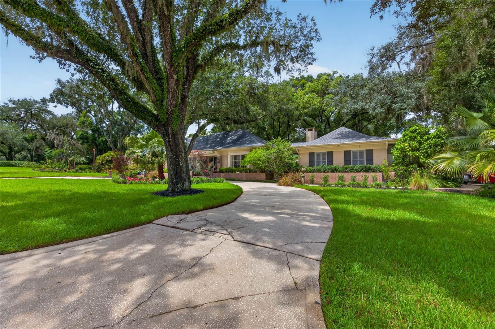 602 S RIVERHILLS DR — photo 2