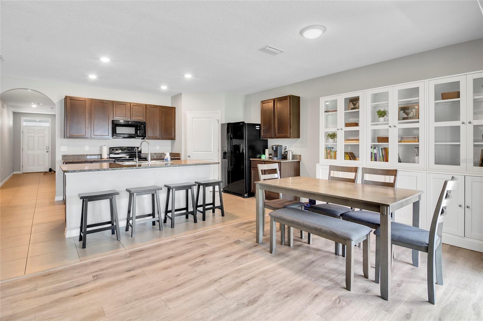 10213 GOLDEN LIGHT CT — photo 4