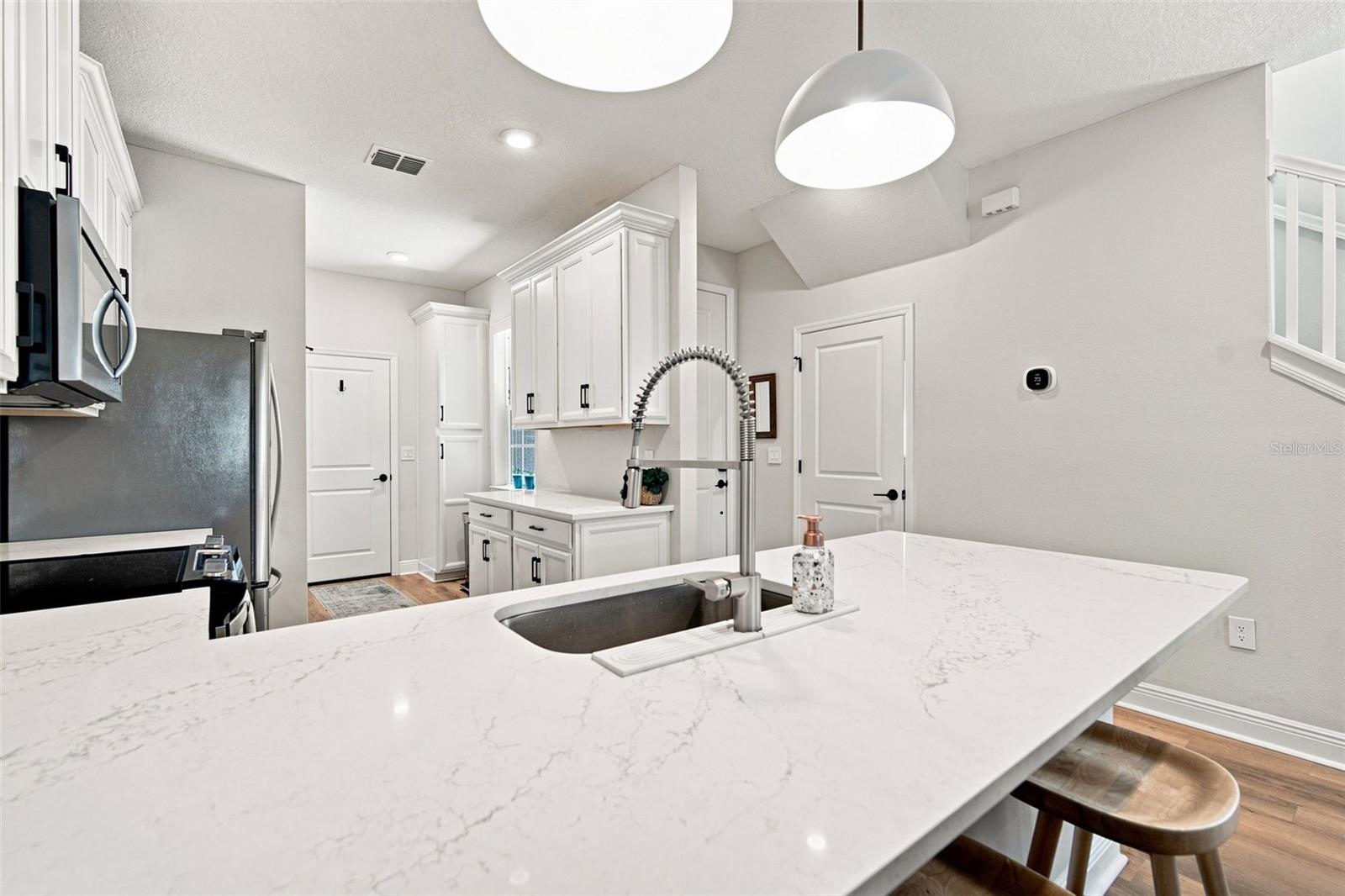 5292 NEIL DR — photo 4