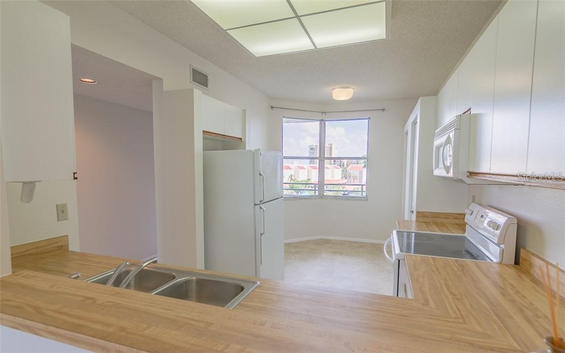 7902 SAILBOAT KEY BLVD S #402 — photo 3