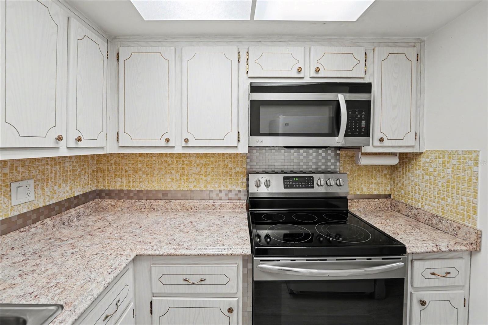 951 79TH AVE N #APT 322 — photo 12
