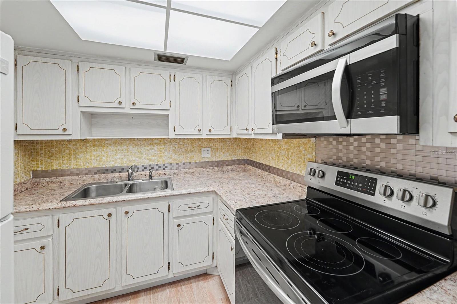 951 79TH AVE N #APT 322 — photo 13