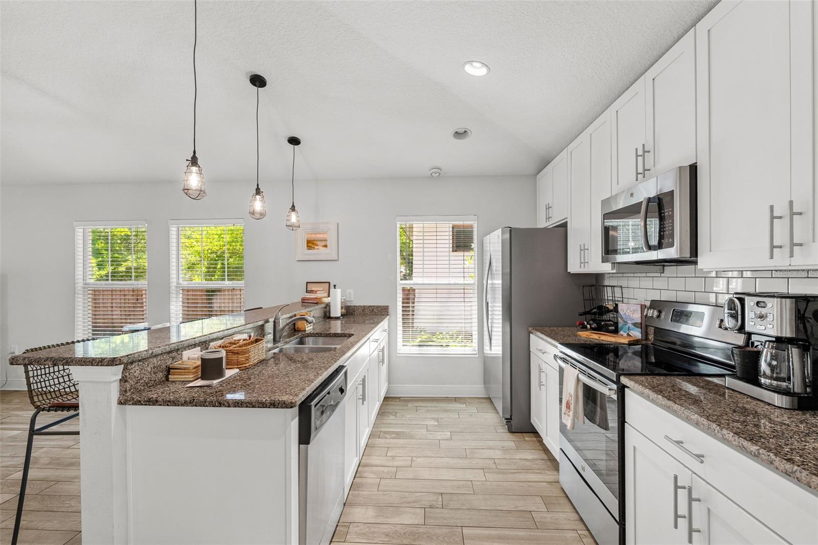 325 WISCONSIN CT S — photo 12