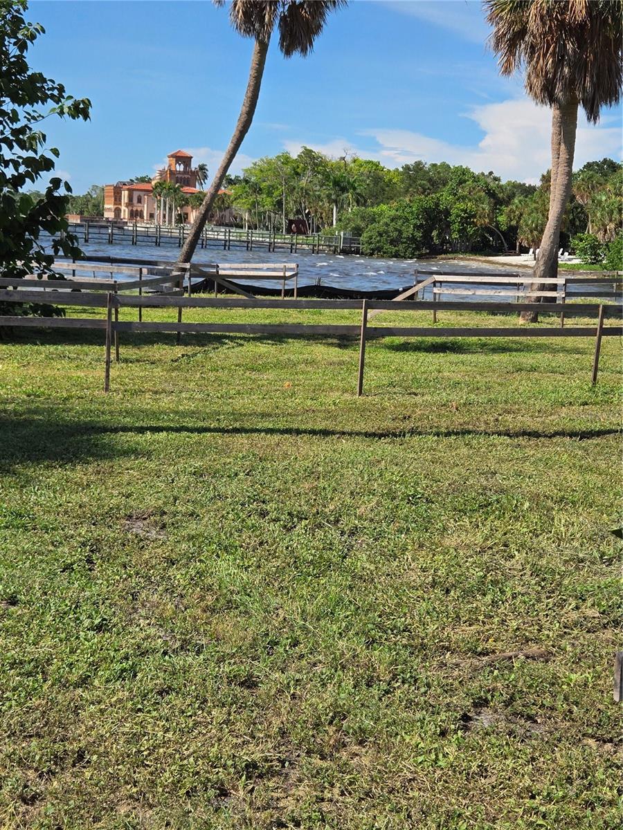 337 N SHORE DR — photo 4