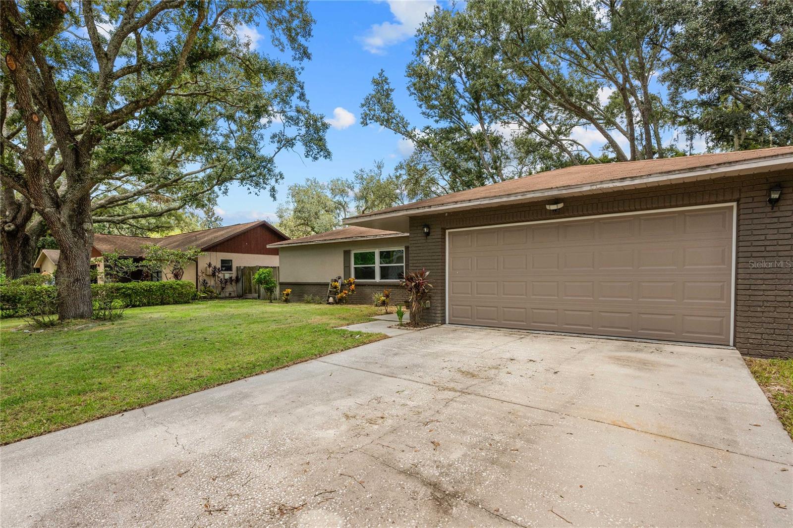 2423 FORREST CREST CIR — photo 37