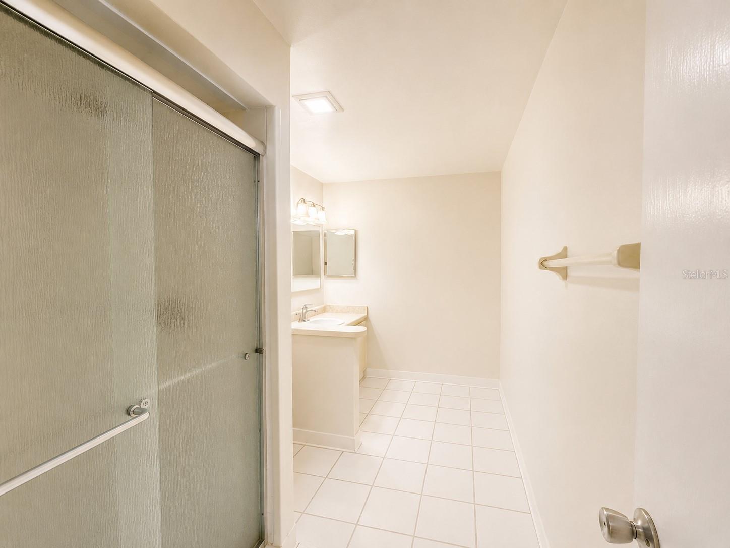 310 FAIRCROSS CIR — photo 17