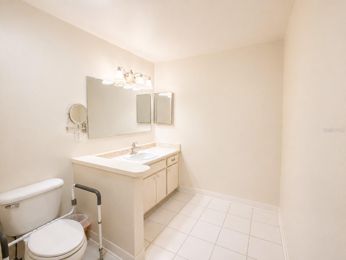 310 FAIRCROSS CIR — photo 18