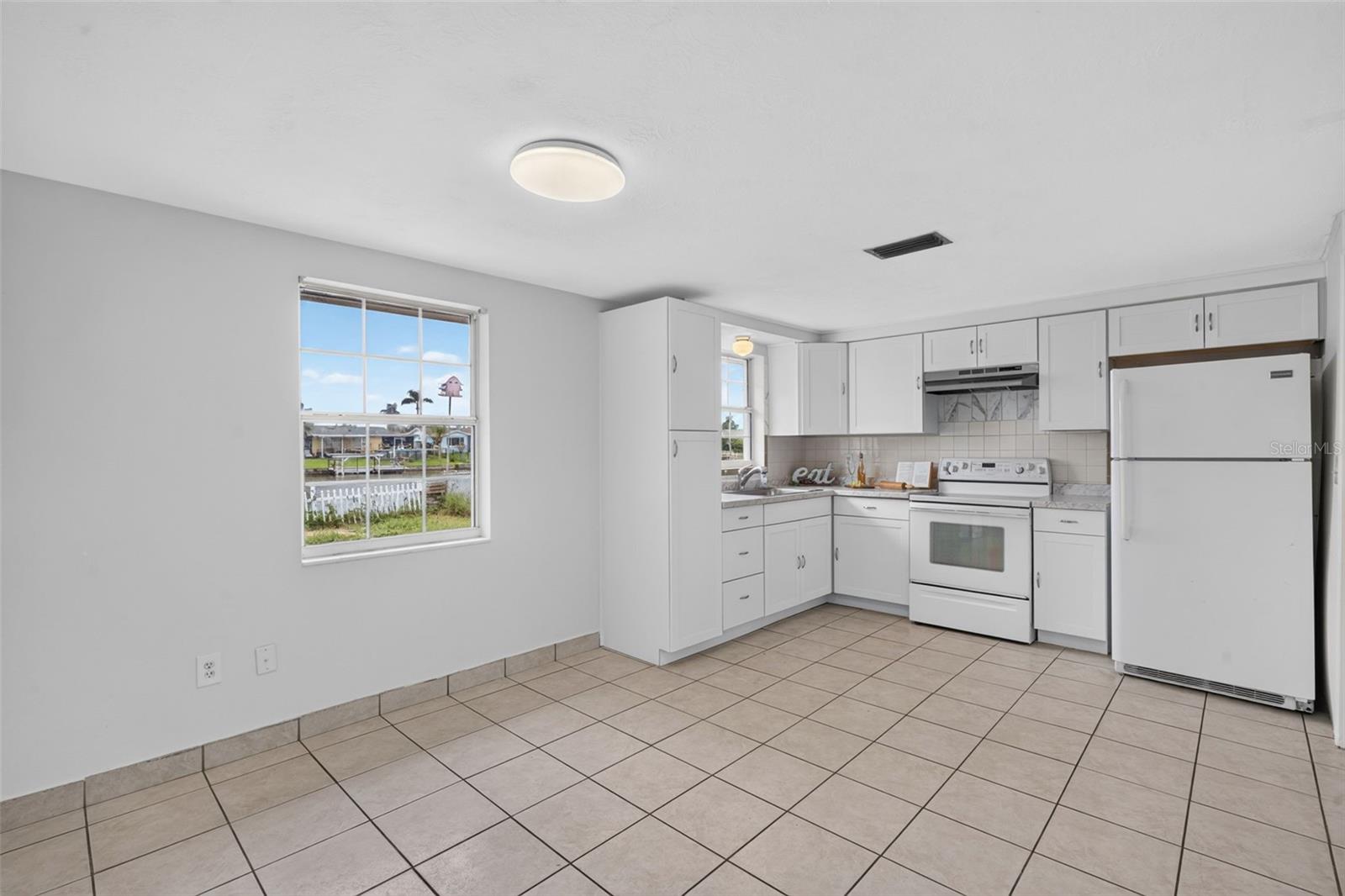 3852 SUNRAY DR — photo 11