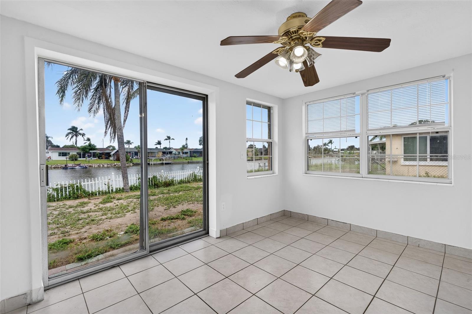 3852 SUNRAY DR — photo 22