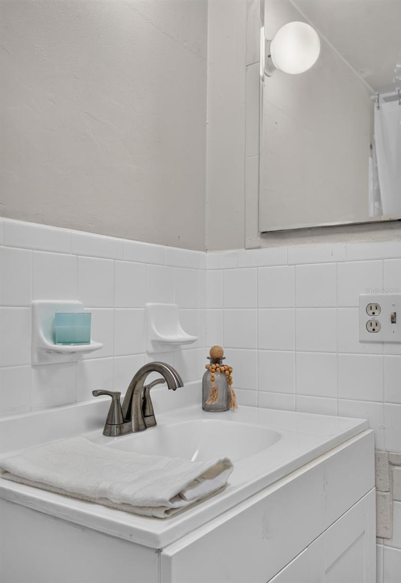 3852 SUNRAY DR — photo 16