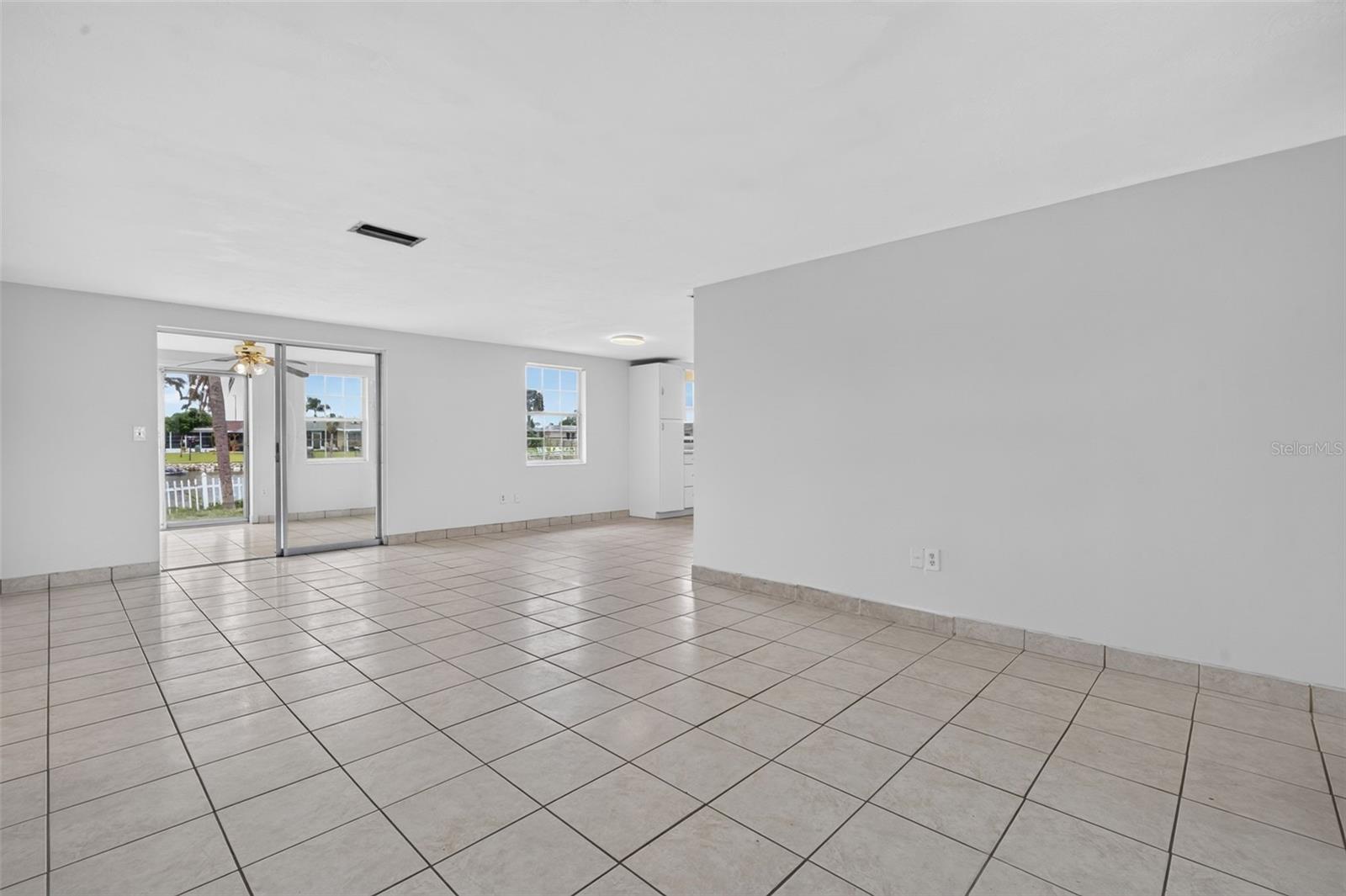 3852 SUNRAY DR — photo 5