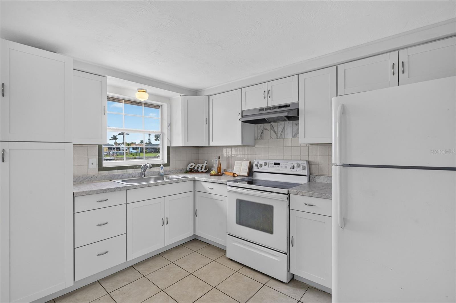 3852 SUNRAY DR — photo 13
