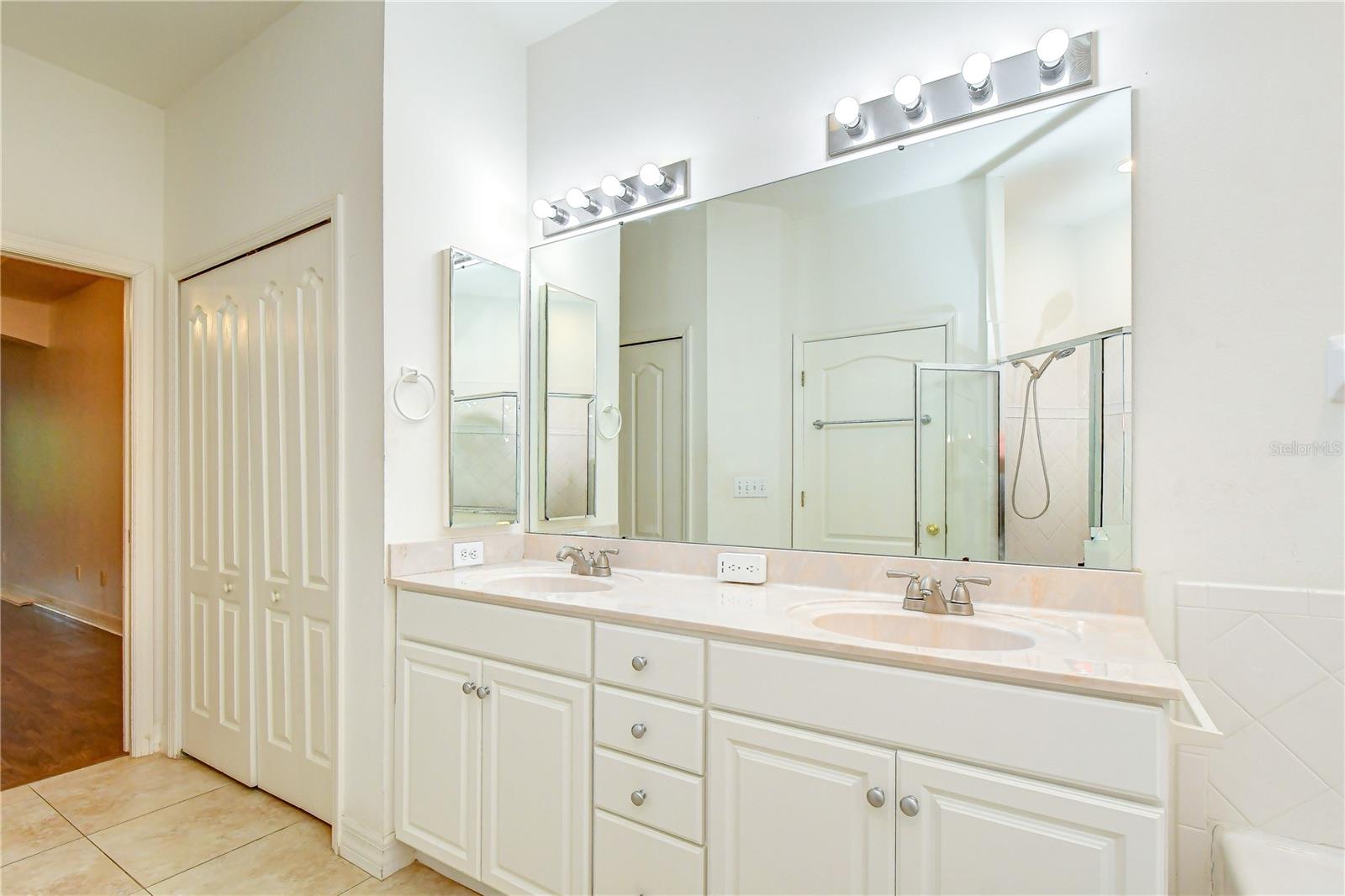 6026 SANDHILL RIDGE DR — photo 21
