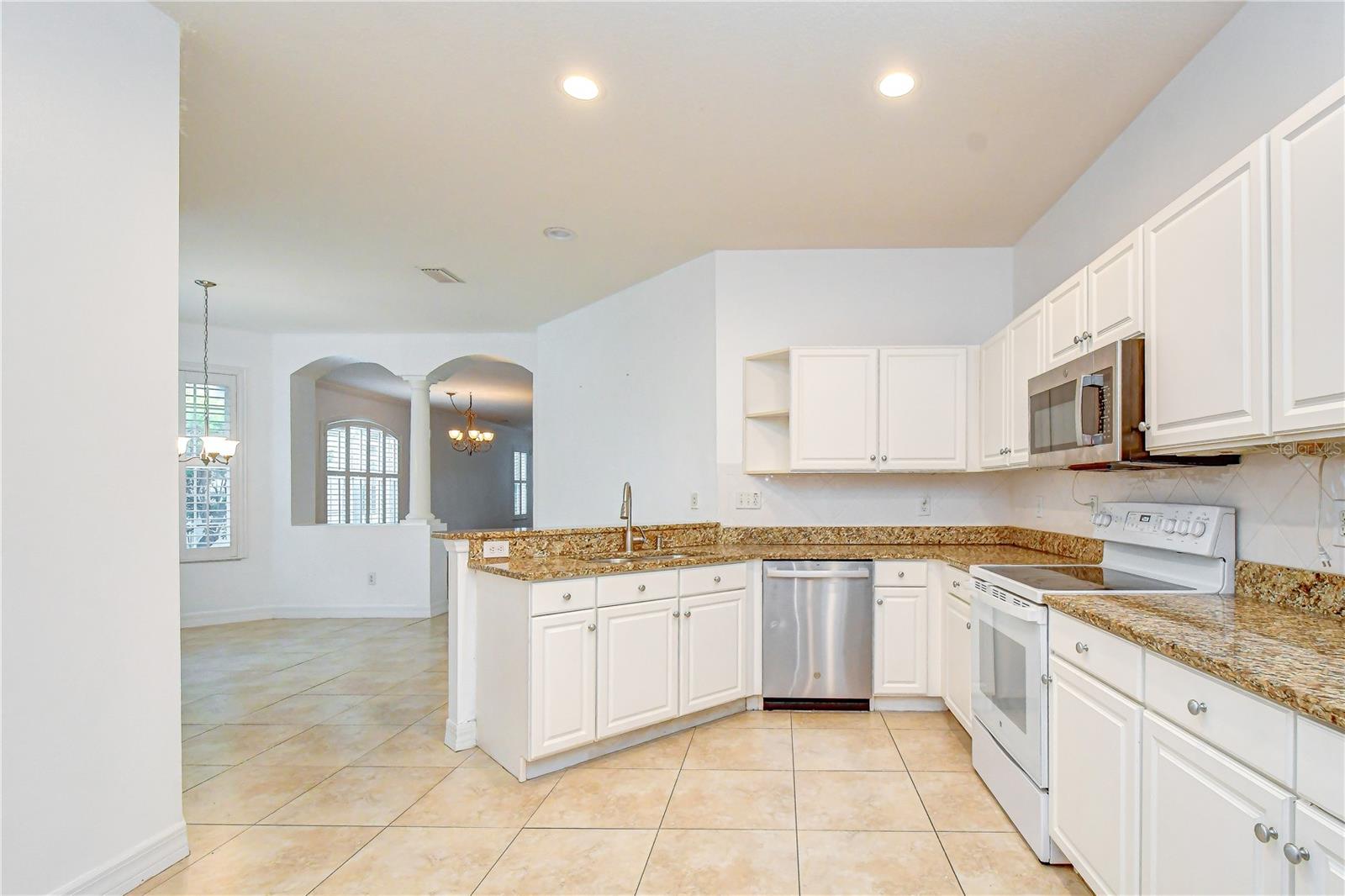 6026 SANDHILL RIDGE DR — photo 4