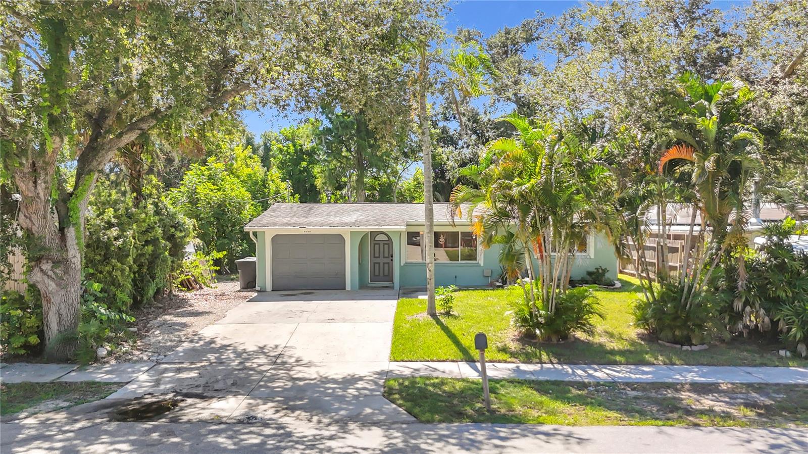 2212 VINSON AVE — photo 3