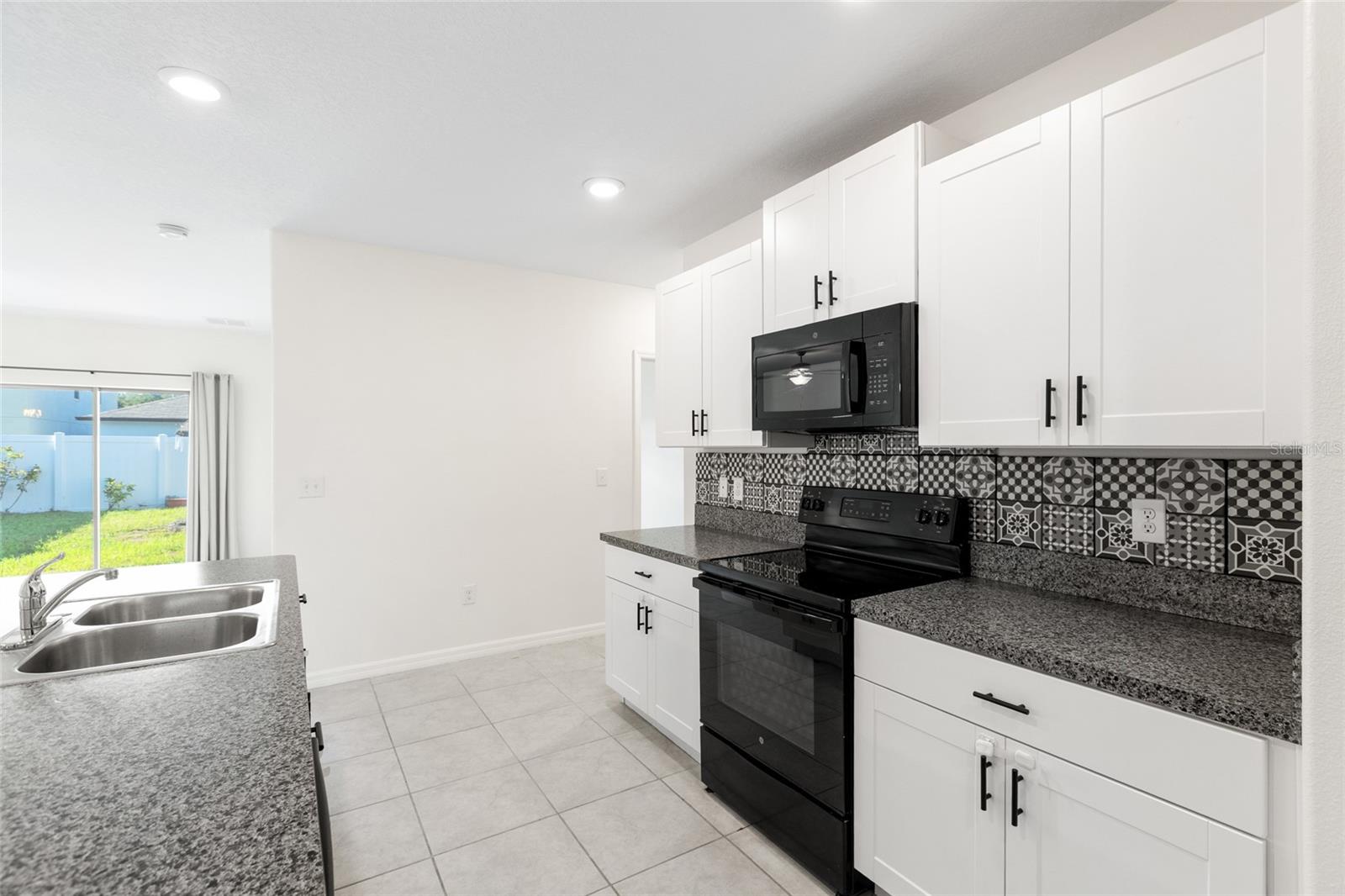 7310 PEARLY EVERLASTING AVE — photo 12