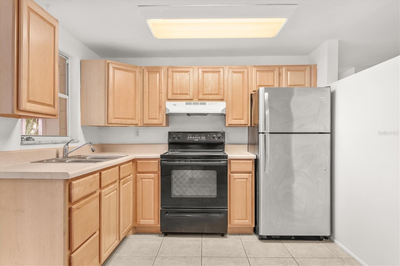 260 SHAMROCK DR — photo 15