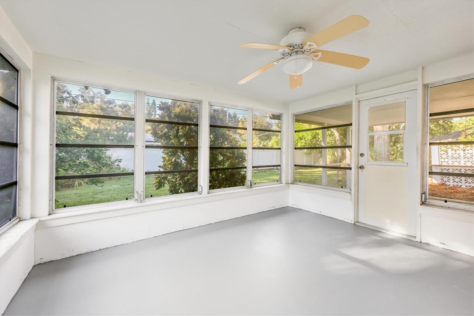 260 SHAMROCK DR — photo 25