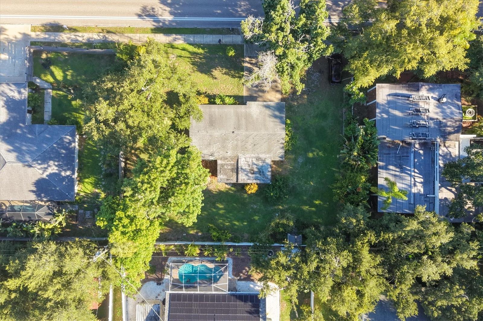 260 SHAMROCK DR — photo 35