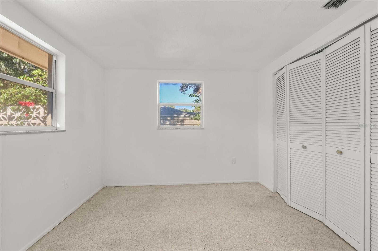260 SHAMROCK DR — photo 18