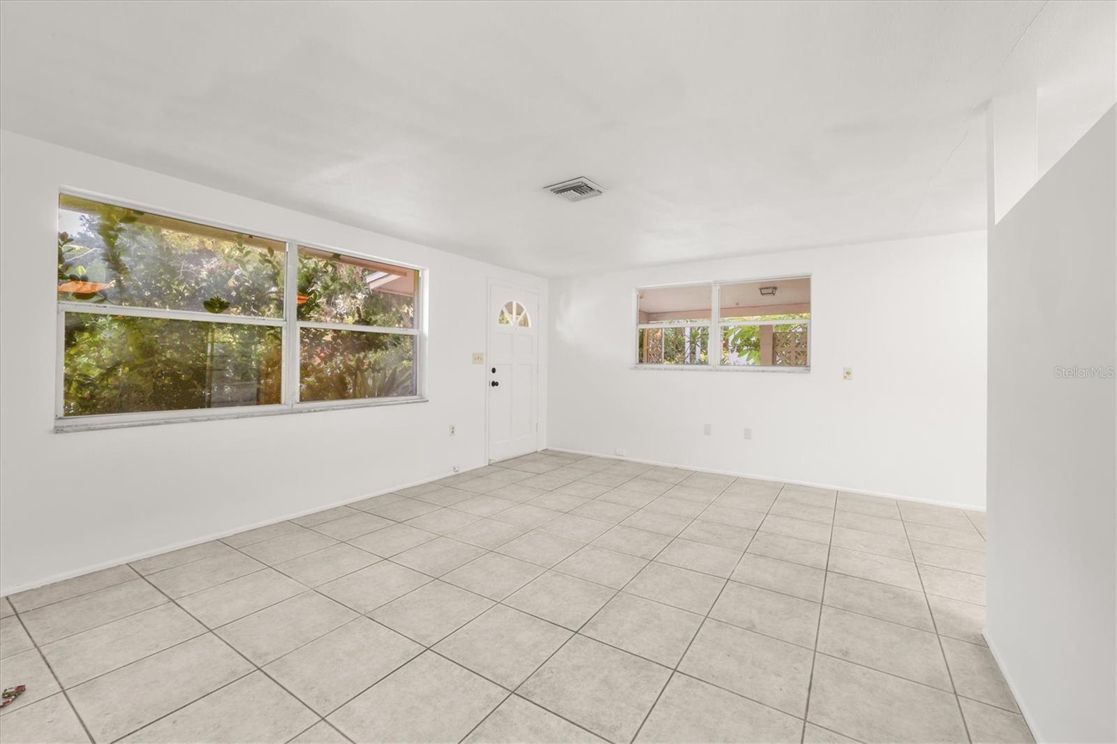260 SHAMROCK DR — photo 7