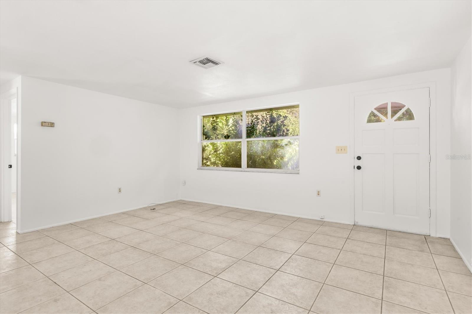 260 SHAMROCK DR — photo 6