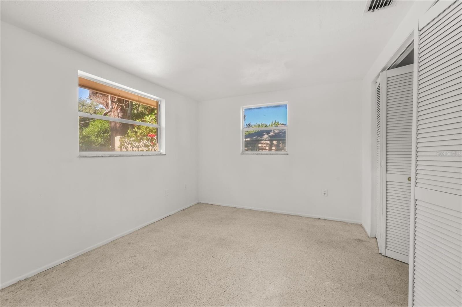 260 SHAMROCK DR — photo 17