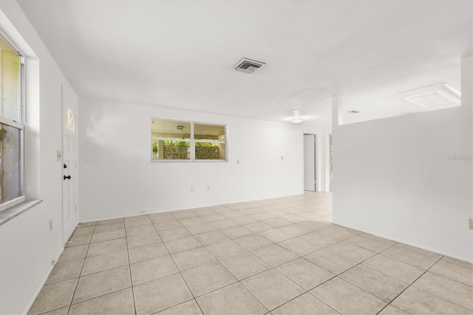 260 SHAMROCK DR — photo 11