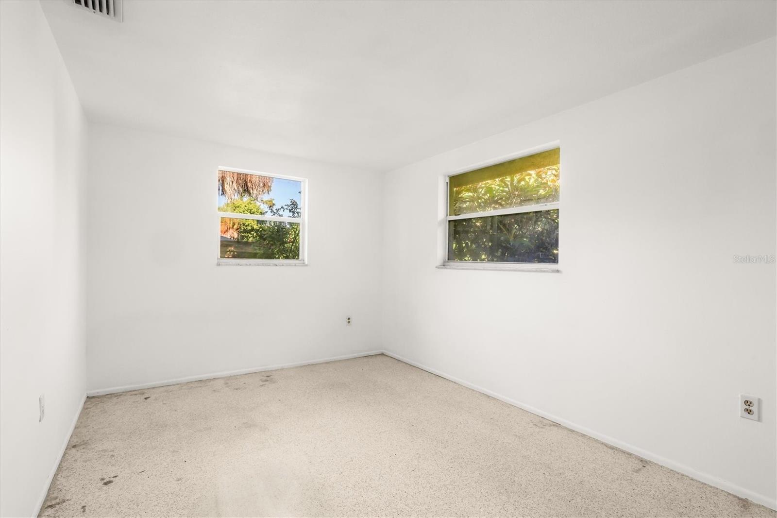 260 SHAMROCK DR — photo 22