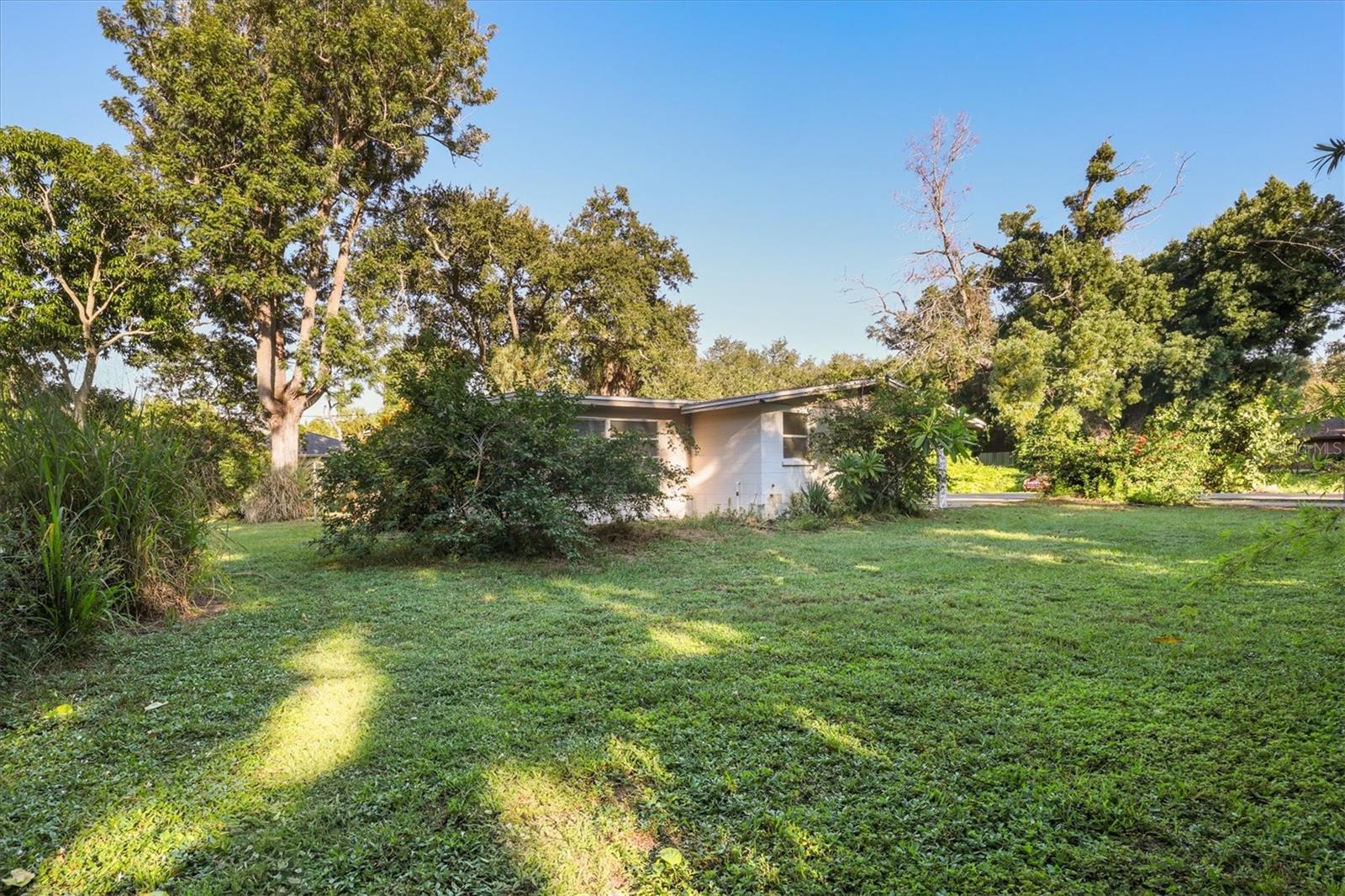 260 SHAMROCK DR — photo 34