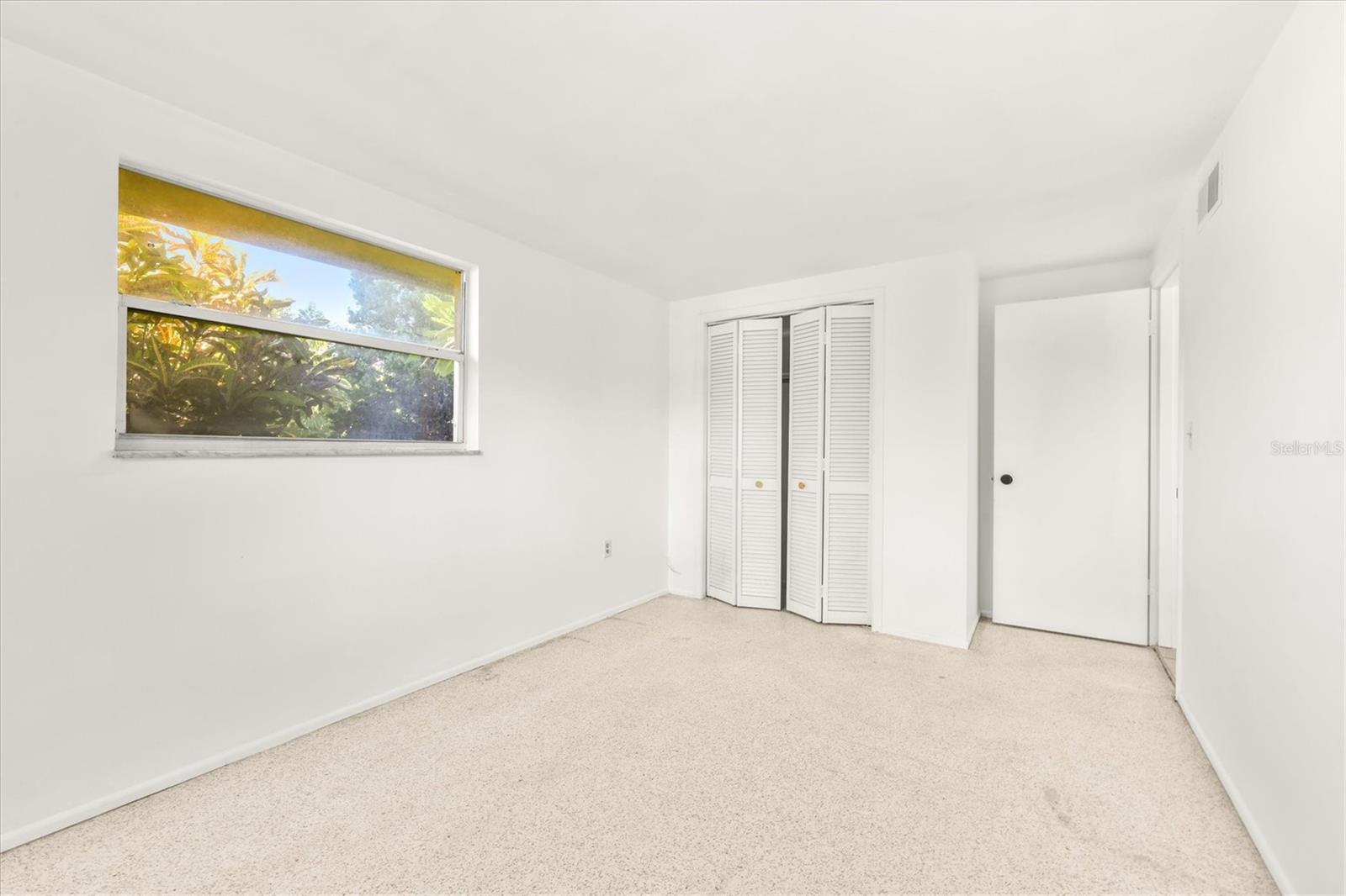 260 SHAMROCK DR — photo 21