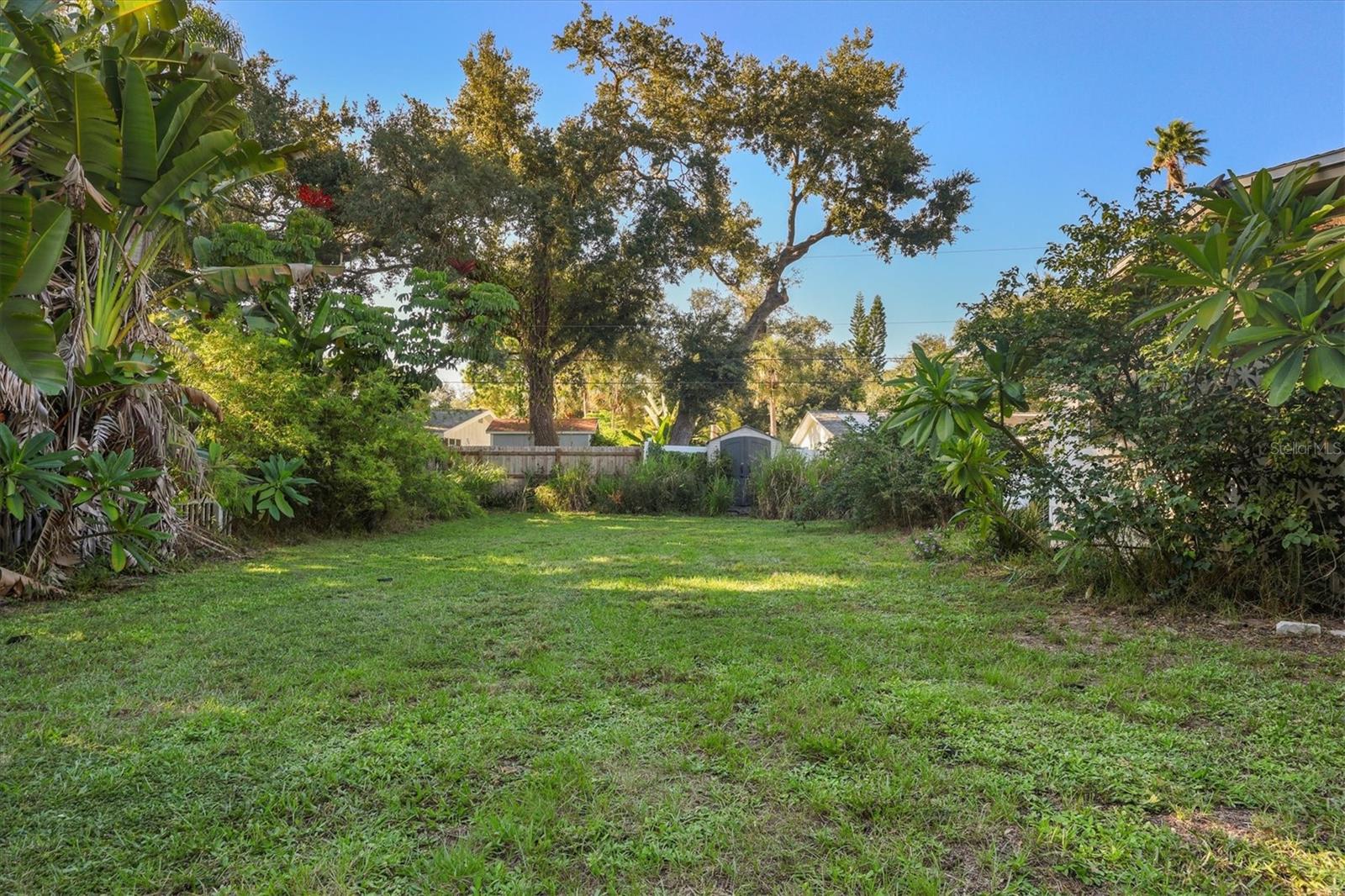 260 SHAMROCK DR — photo 33