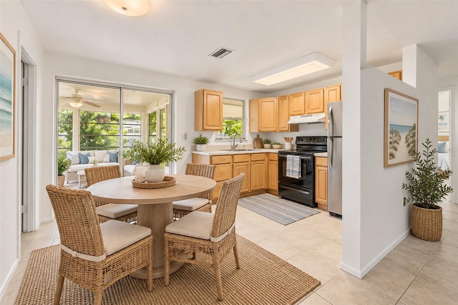 260 SHAMROCK DR — photo 12
