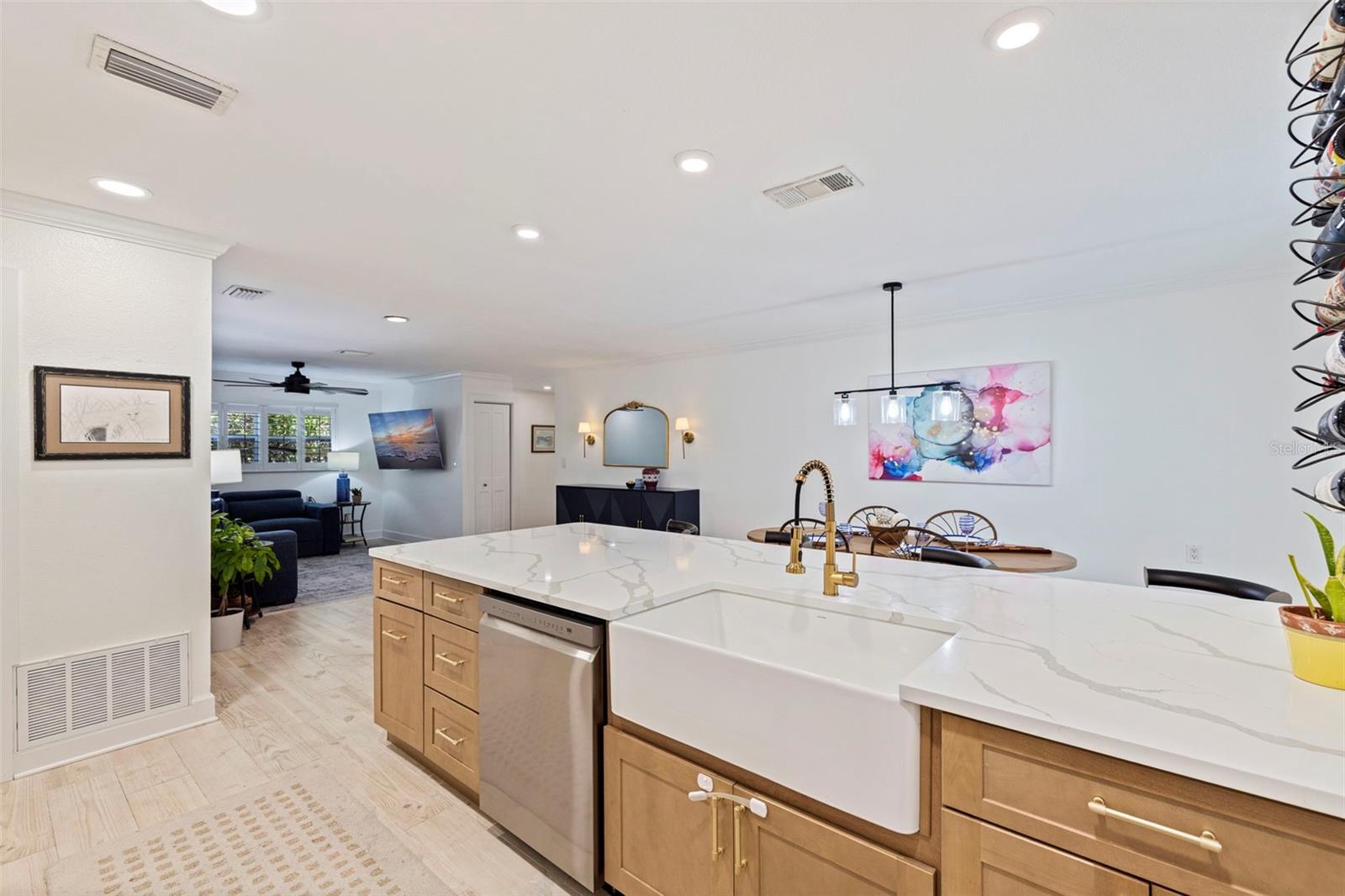 5711 VENETIAN BLVD NE — photo 8
